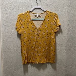 Pink Rose Juniors V neck short sleeve flowered top